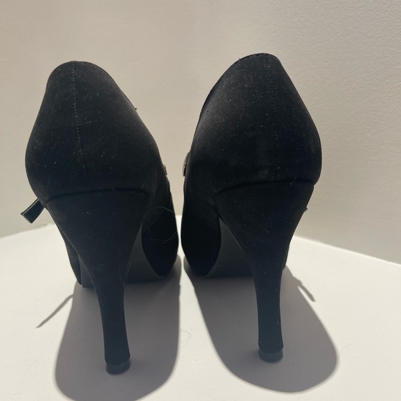 Black Heels with rhinestone band​ - Picture 4 of 7
